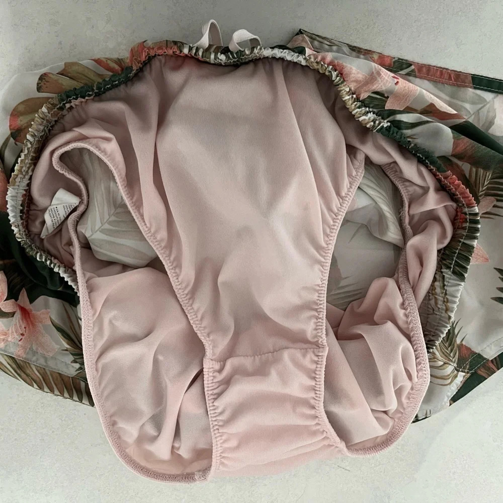 Old Navy Active/ Go dry/ Athletic floral print shorts/ Size US M - Picture 5 of 8